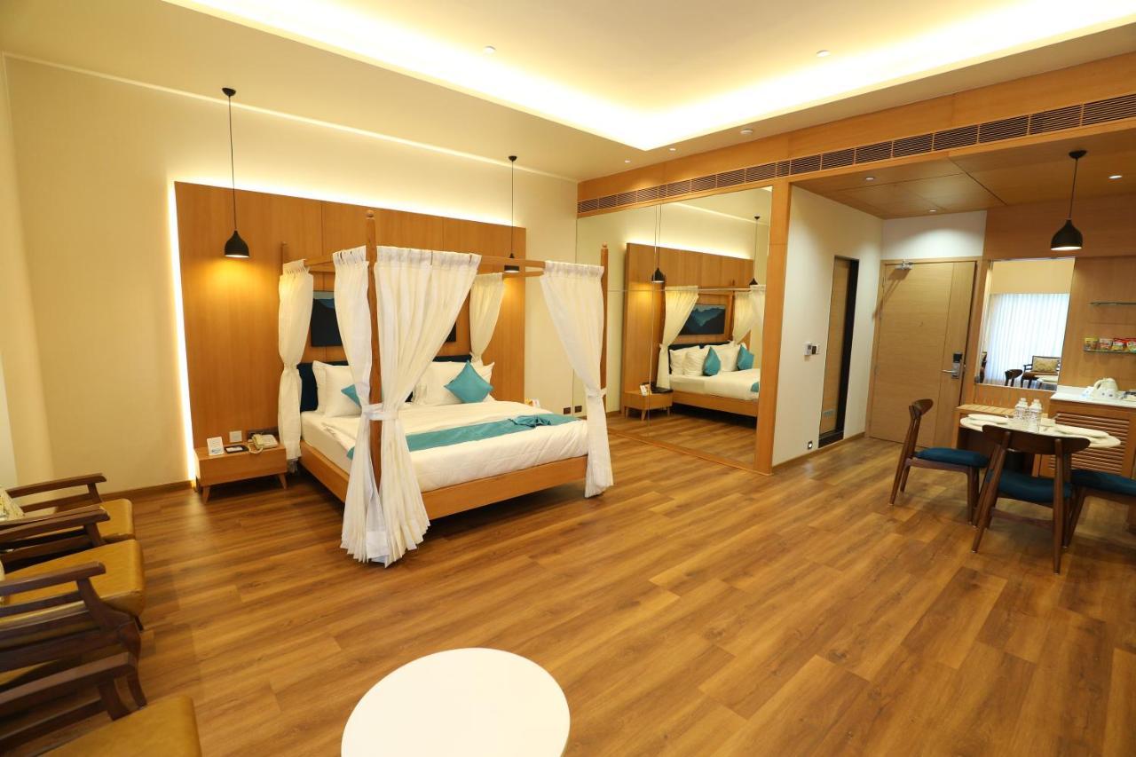 Hotel Blueivy Ānand Esterno foto