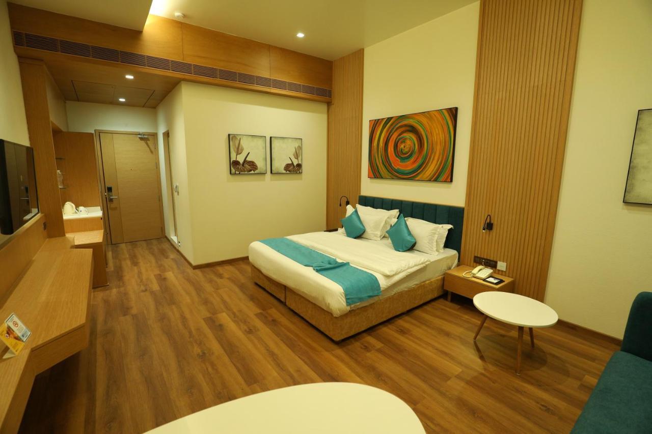Hotel Blueivy Ānand Esterno foto