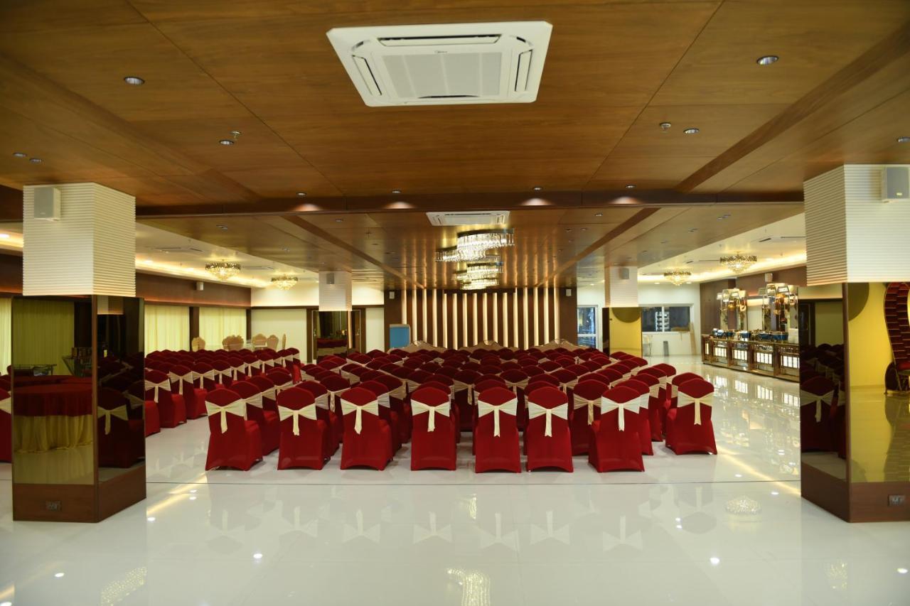 Hotel Blueivy Ānand Esterno foto