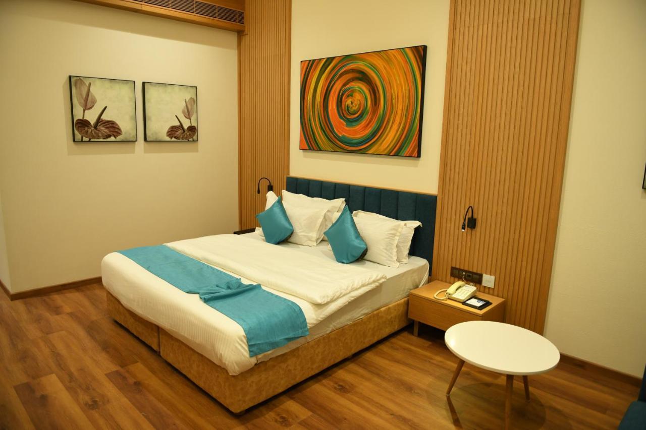 Hotel Blueivy Ānand Esterno foto