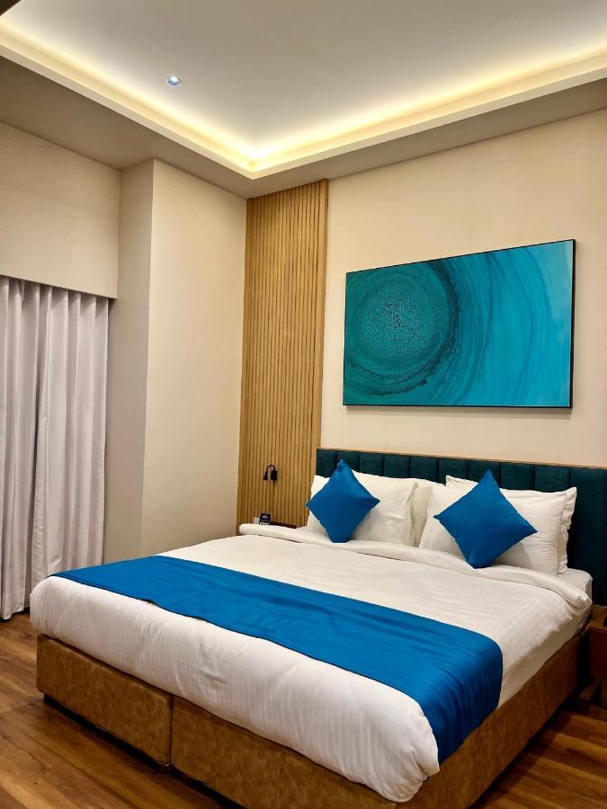 Hotel Blueivy Ānand Esterno foto