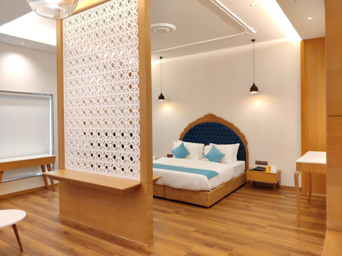 Hotel Blueivy Ānand Esterno foto