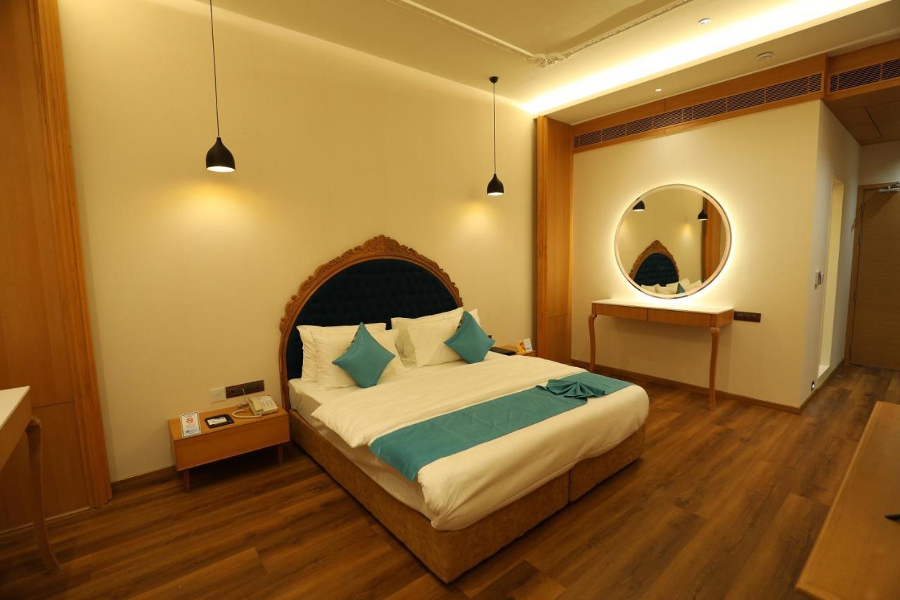 Hotel Blueivy Ānand Esterno foto