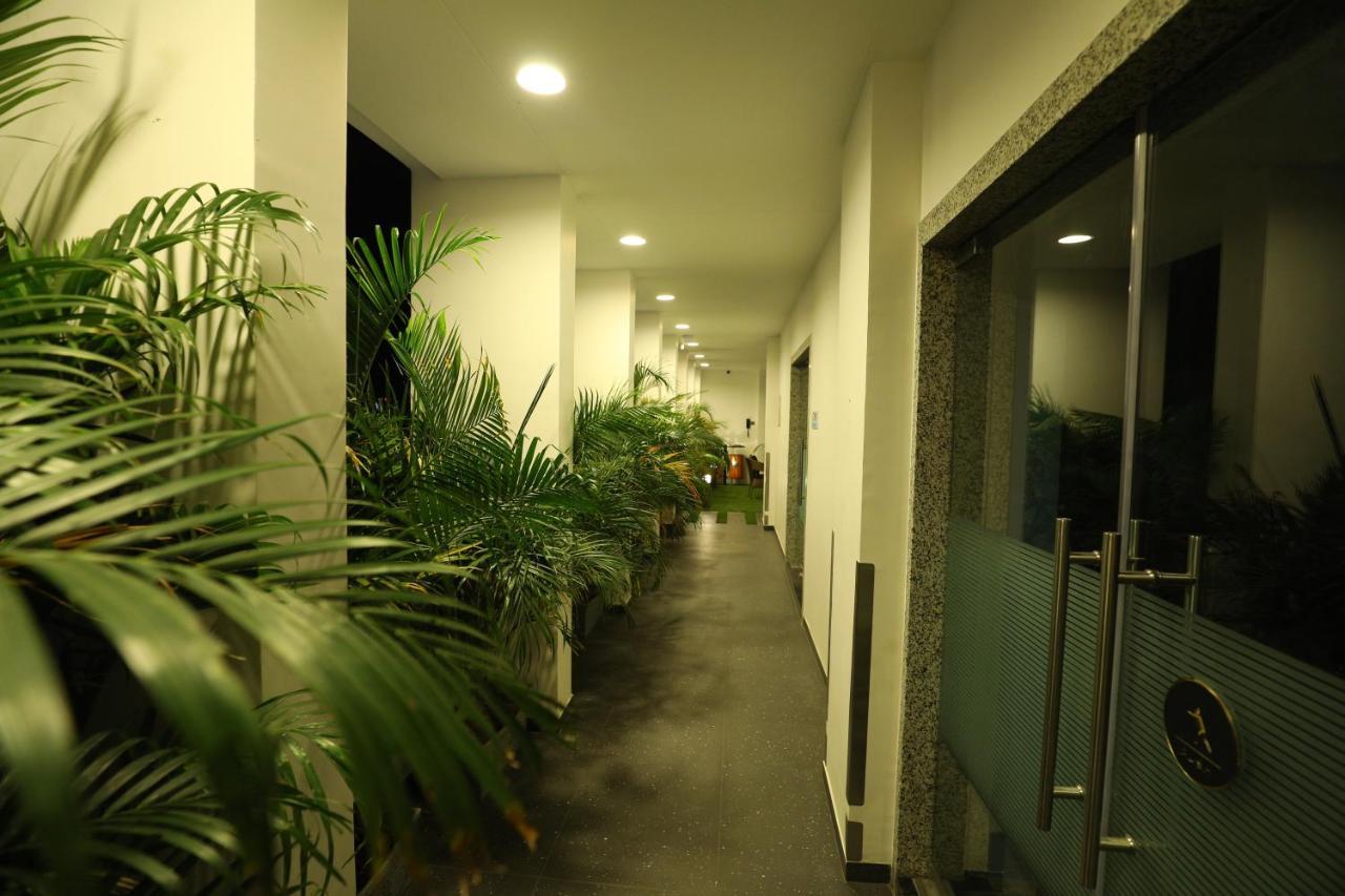 Hotel Blueivy Ānand Esterno foto