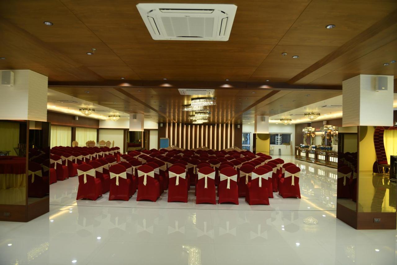Hotel Blueivy Ānand Esterno foto
