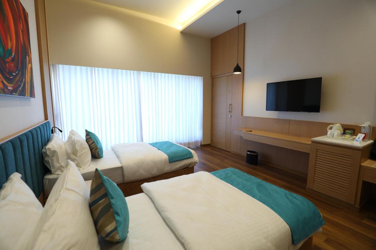 Hotel Blueivy Ānand Esterno foto