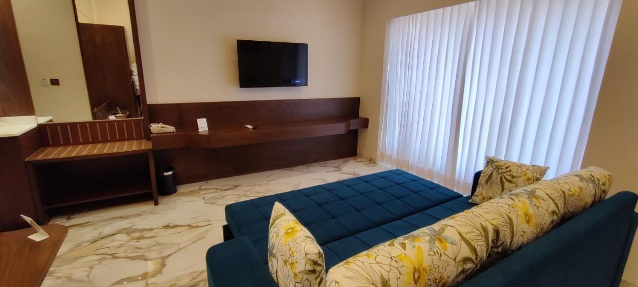 Hotel Blueivy Ānand Esterno foto