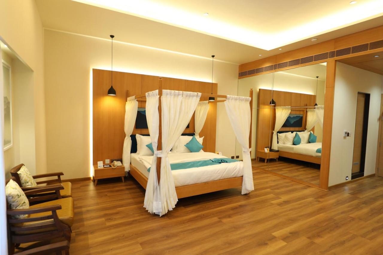 Hotel Blueivy Ānand Esterno foto