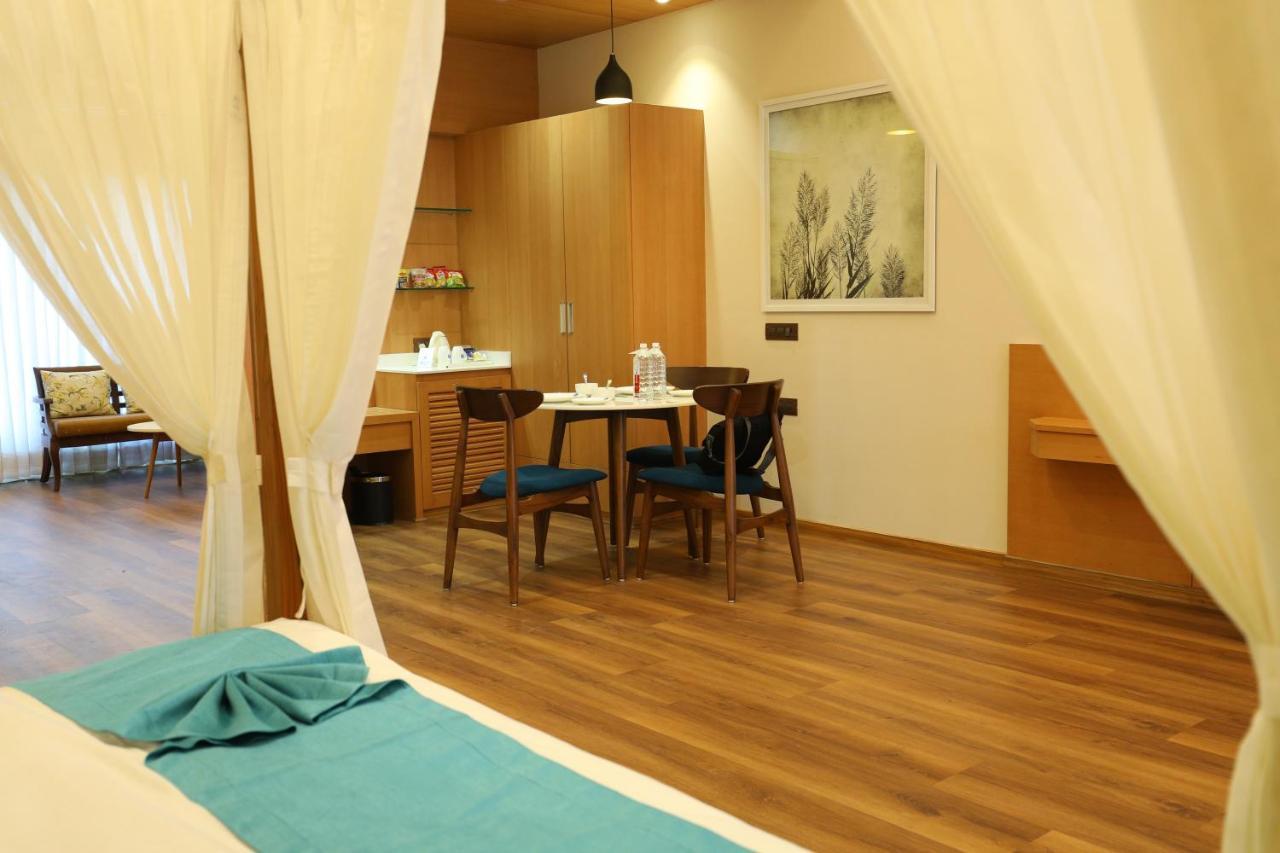 Hotel Blueivy Ānand Esterno foto