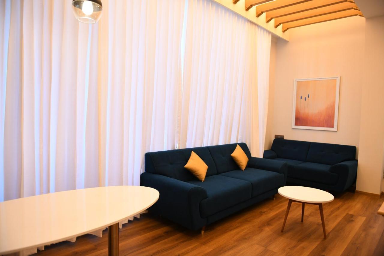 Hotel Blueivy Ānand Esterno foto