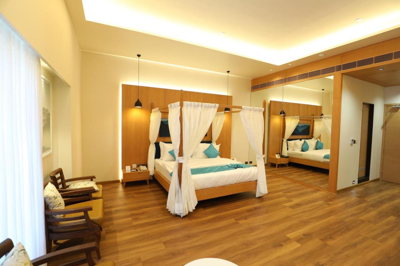 Hotel Blueivy Ānand Esterno foto
